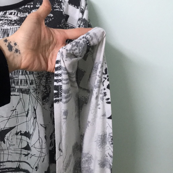 8/$25💐🌸🌺artsy top - Picture 2 of 4